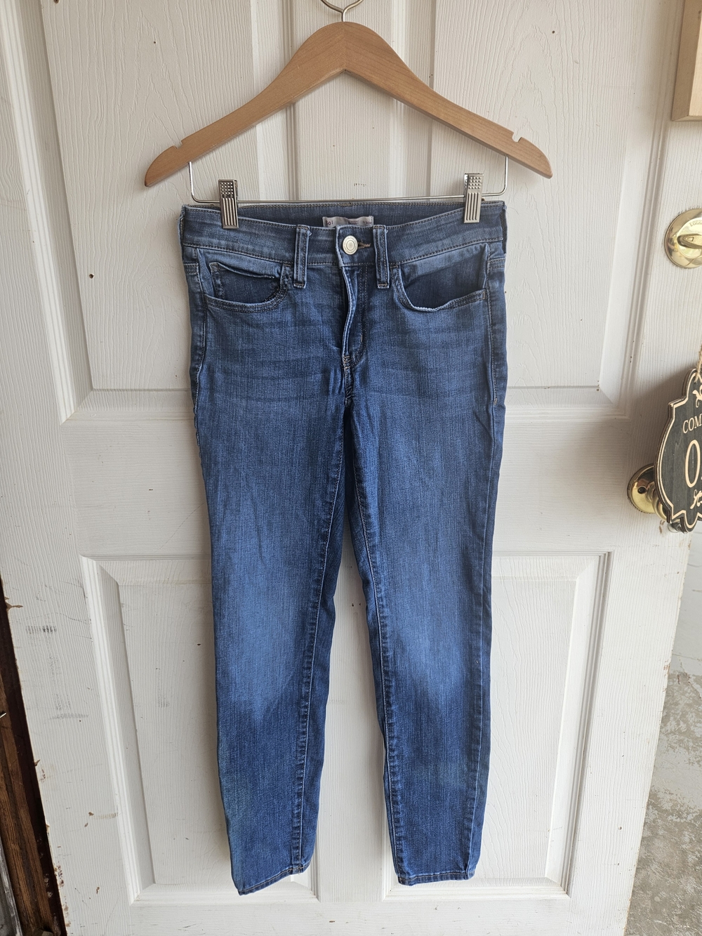 SO Women's Lowrise Skinny Jeans in Medium Blue Wash Size 1/25W Non Distressed